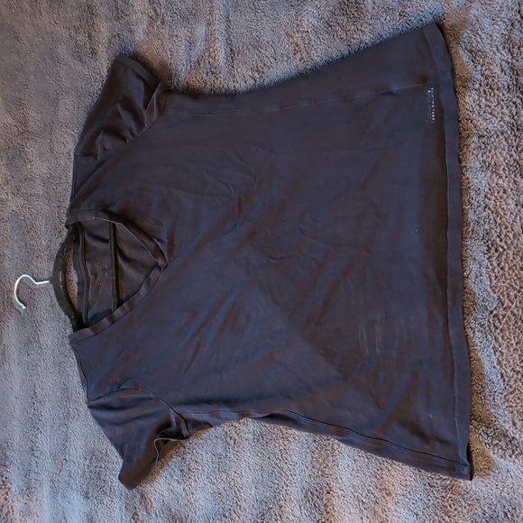 💵2/$10Bundle and Save💵 Calvin Klein| Black V-Neck Short Sleeved T-shirt - Picture 4 of 10